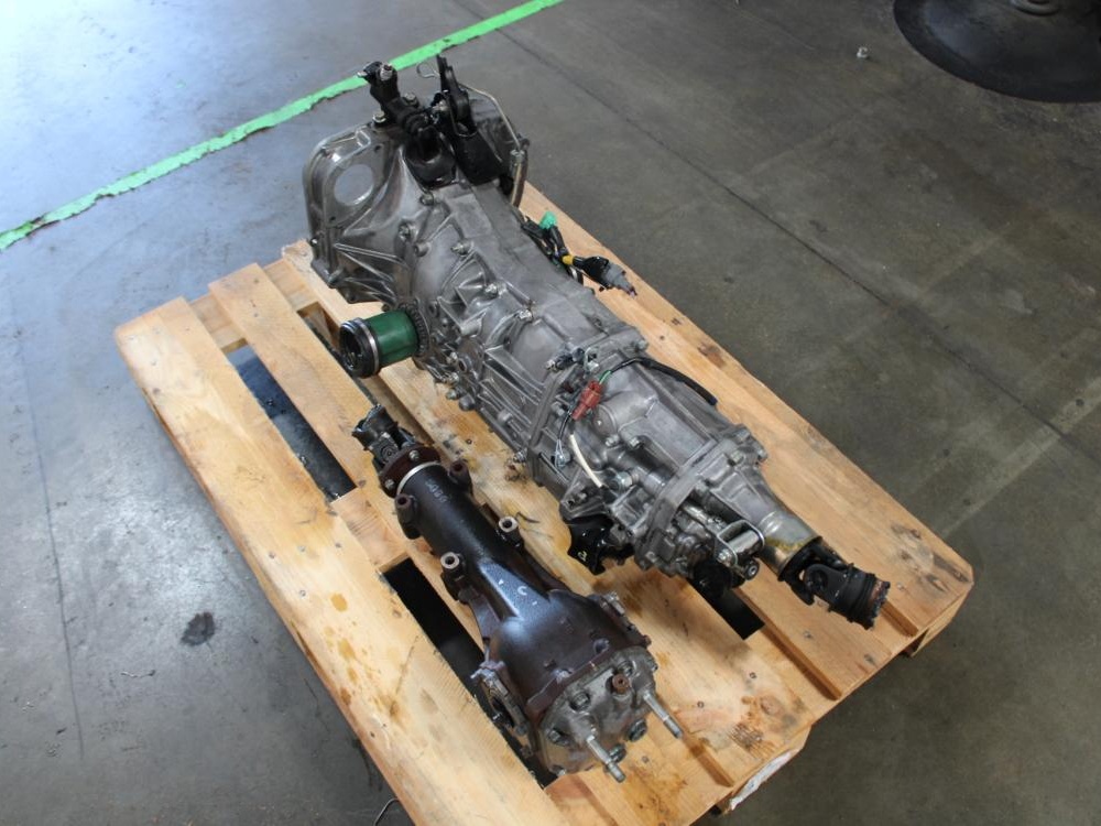 JDM 2006-2014 SUBARU IMPREZA WRX 2.5 AWD 5 SPEED MANUAL TRANSMISSION EJ255: Image 1