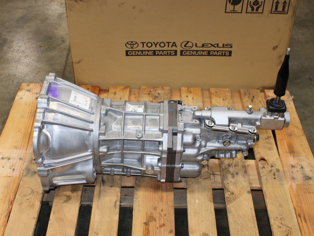 TOYOTA R154 5 SPEED MANUAL TRANSMISSION JDM R154 OEM (0 MILE) BRAND NEW 33030-2A630